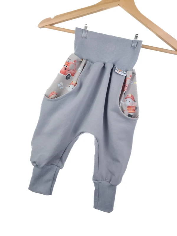 Pumphose mit Taschen grau mit Feuerwehrtiere
