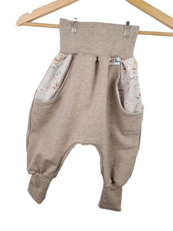 Pumphose mit Taschen sand meliert mit Blümchen sand