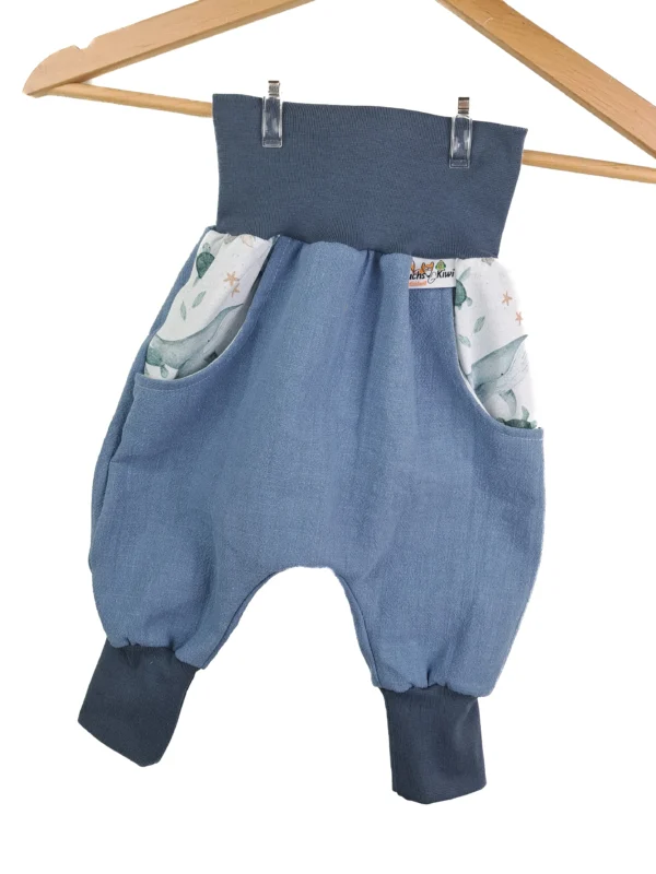 Pumphose mit Taschen taubenblau mit Seefamilie