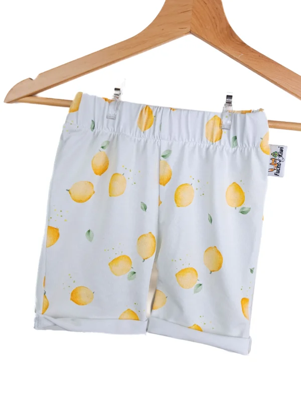 Kurze Shorts Kleine Zitronen
