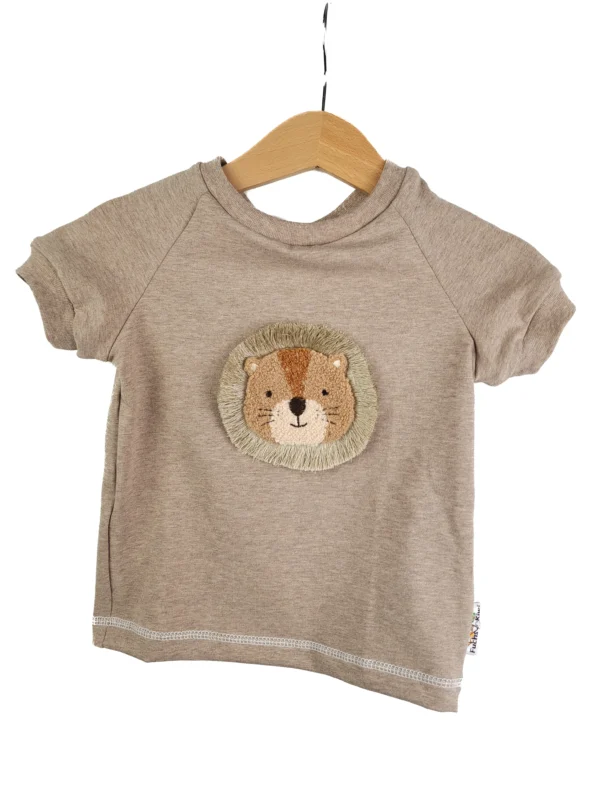 T-Shirt Löwenliebling-Patch sand