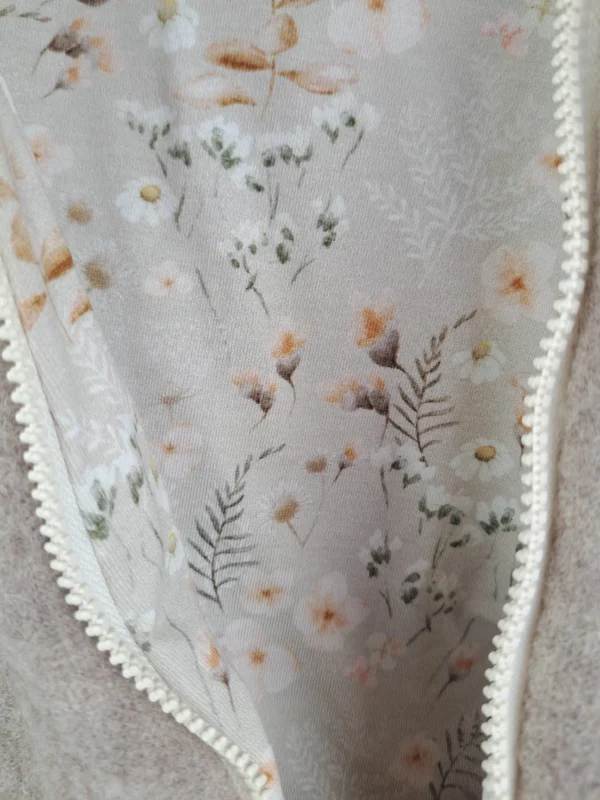 Walkmantel aus Wolfleece sand meliert mit Blümchen sand – Bild 2