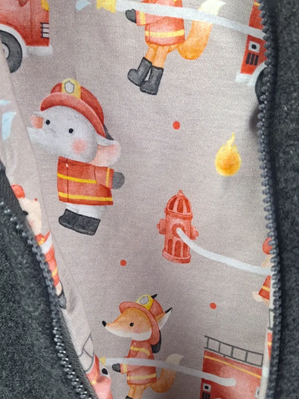Walkoverall grau mit Feuerwehrtiere – Bild 2